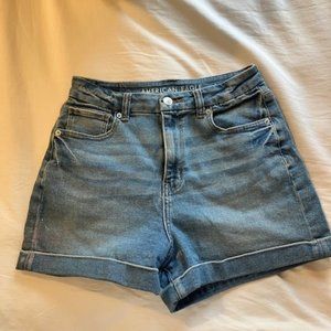 American Eagle Size 4 Denim Curvy Mom Short